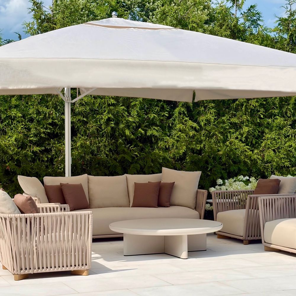 Parasol Lounge. Shaded seating on the lawn.