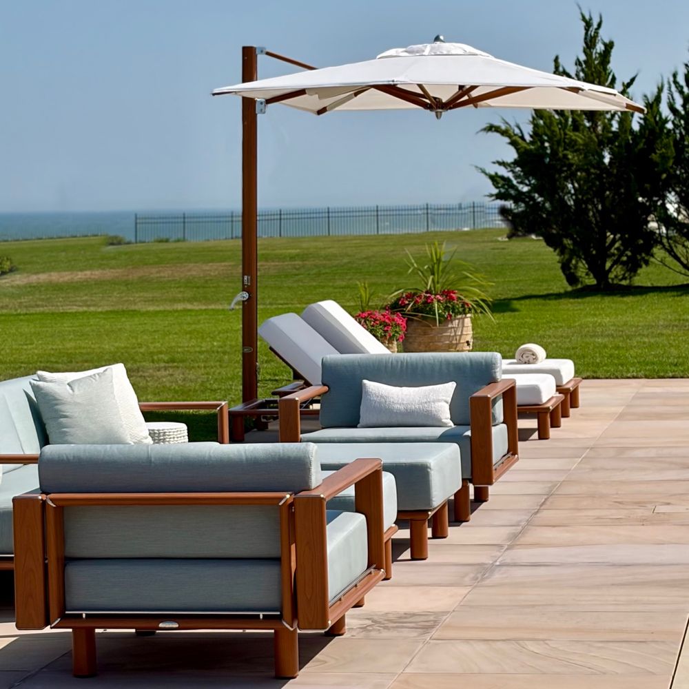 Ocean Lounge. A lounge set facing the water.